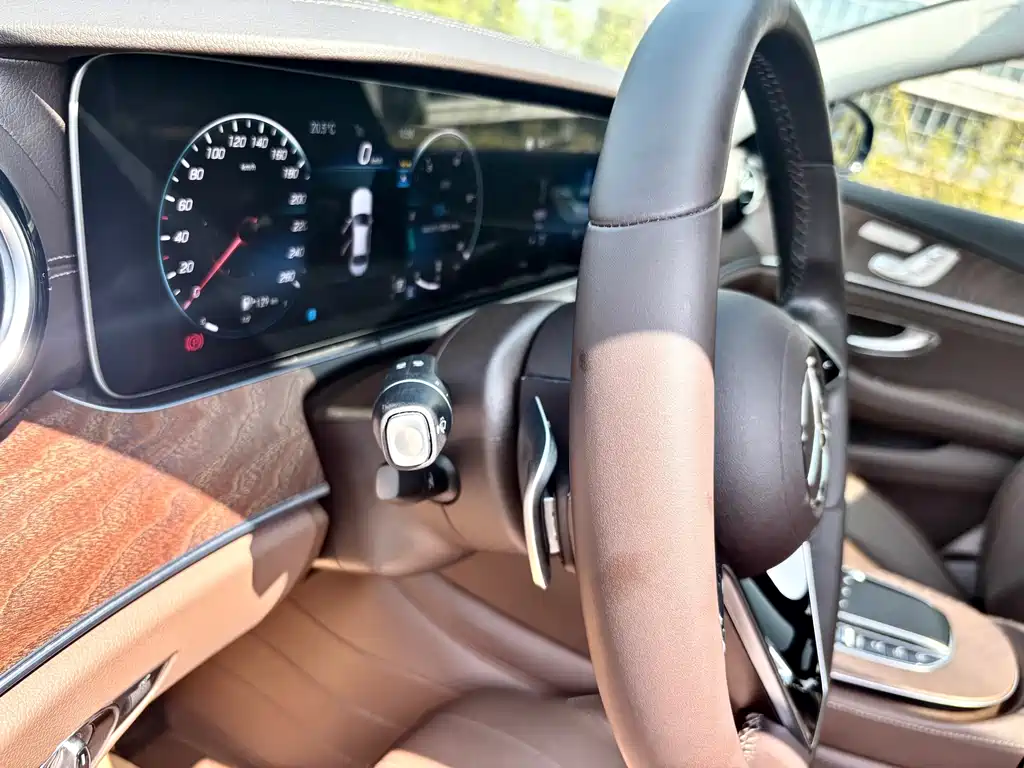 Mercedes-Benz E-Class 2023 — фото 17