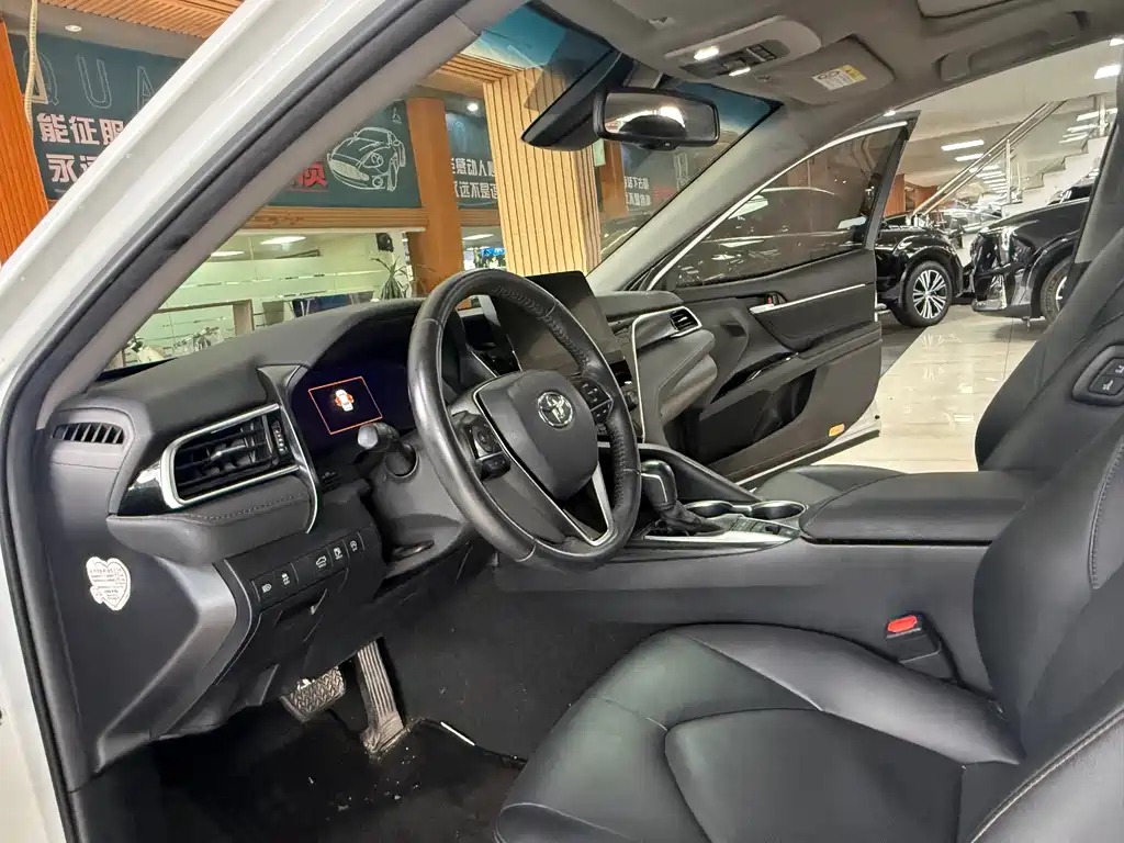 Toyota Camry 2022 — фото 11
