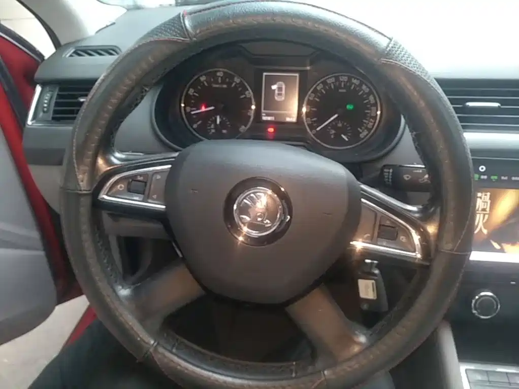 Skoda Octavia 2015 — фото 11