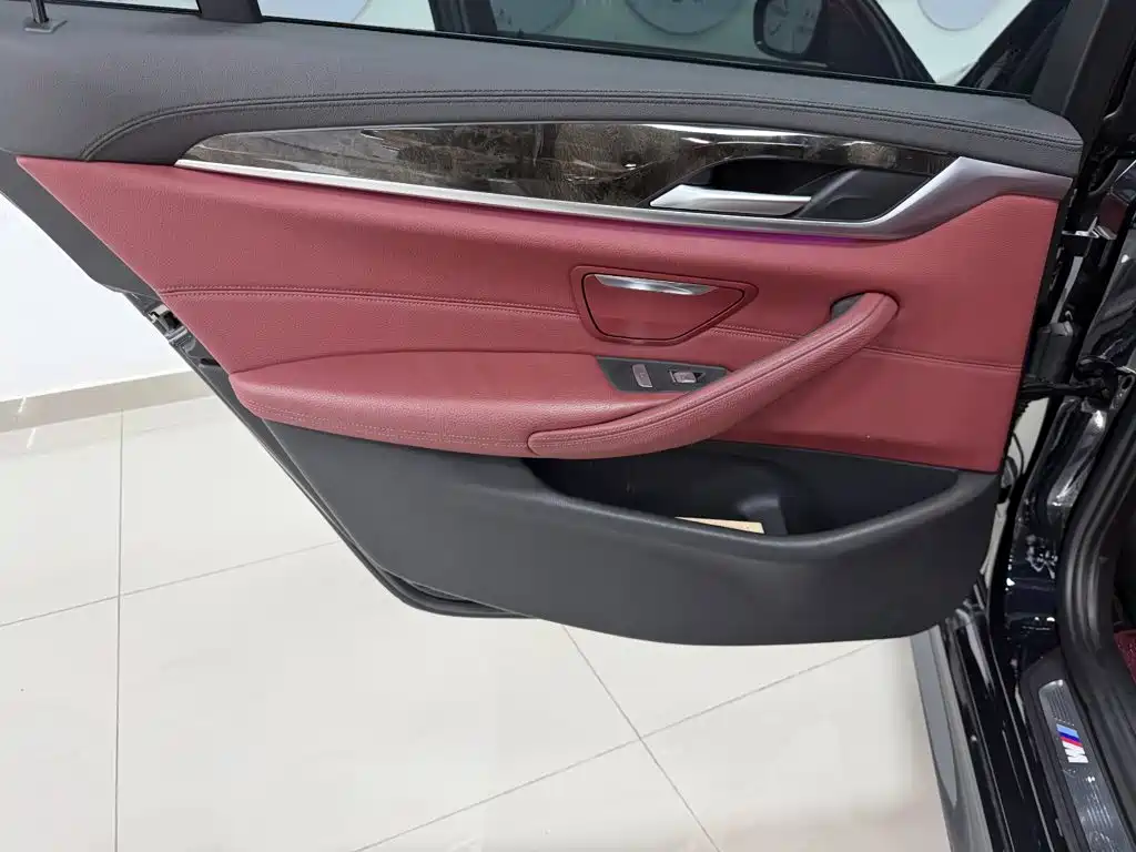 BMW 5 Series 2019 — фото 16