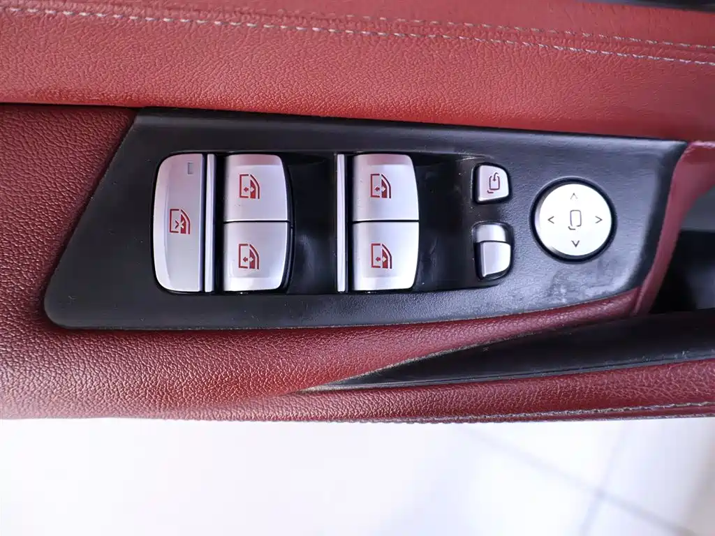 BMW 5 Series 2021 — фото 17
