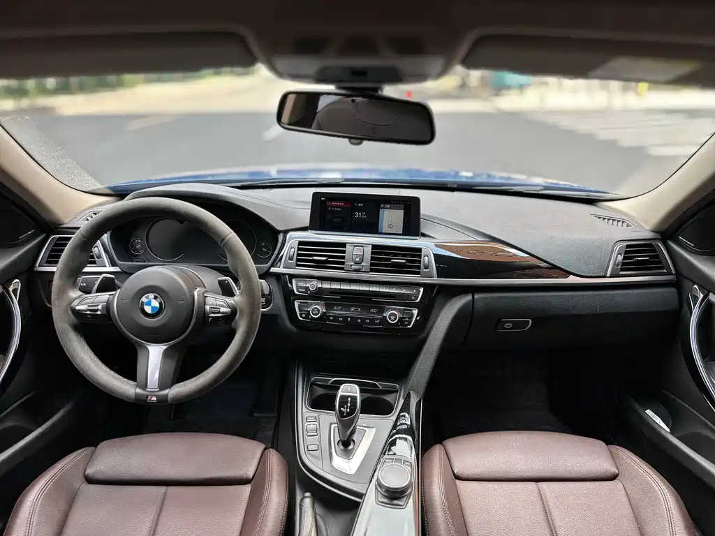 BMW 3 Series 2018 — фото 15