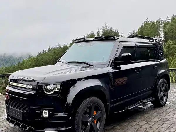 Land Rover Defender 2025