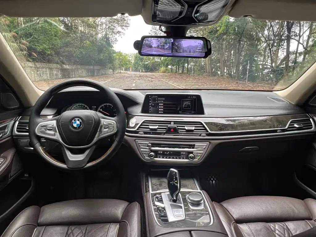 BMW 7 Series 2017 — фото 17