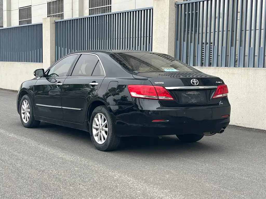 Toyota Camry 2010 — фото 5