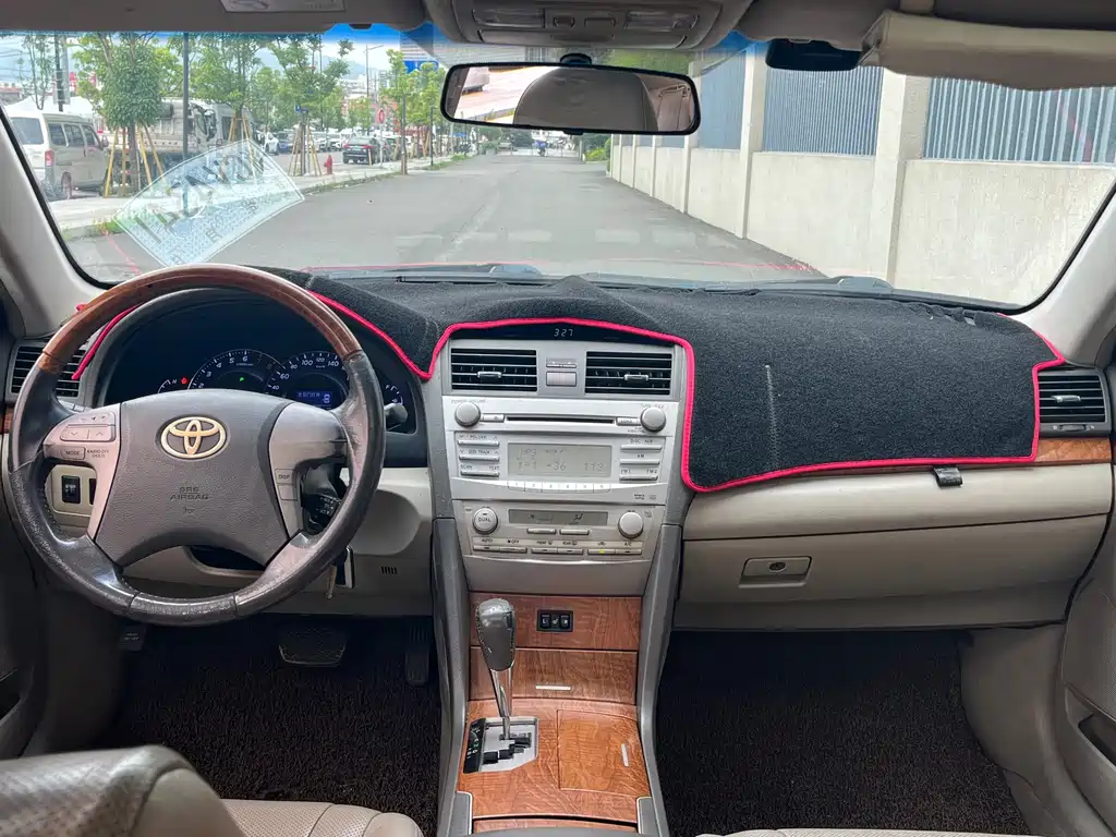 Toyota Camry 2010 — фото 13