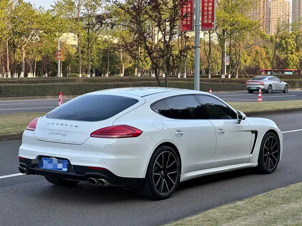 Porsche Panamera 2017 — фото 11
