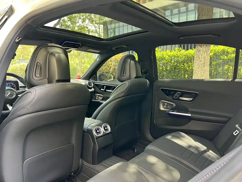 Mercedes-Benz C-Class 2025 — фото 15