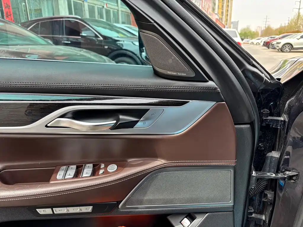BMW 7 Series 2018 — фото 20