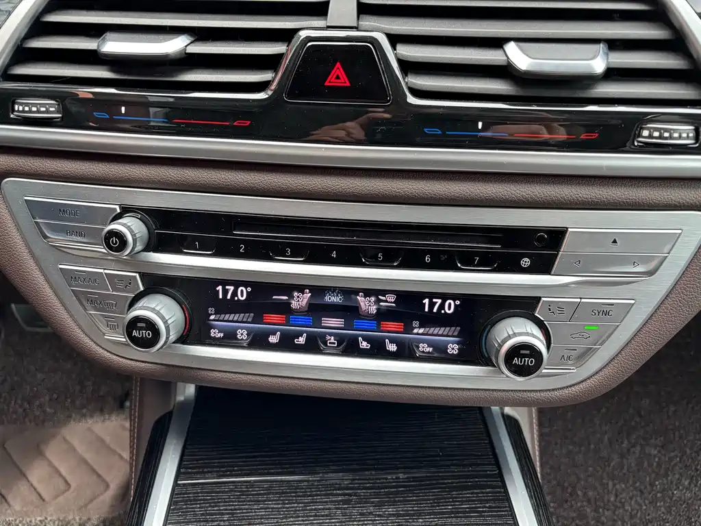 BMW 7 Series 2018 — фото 17