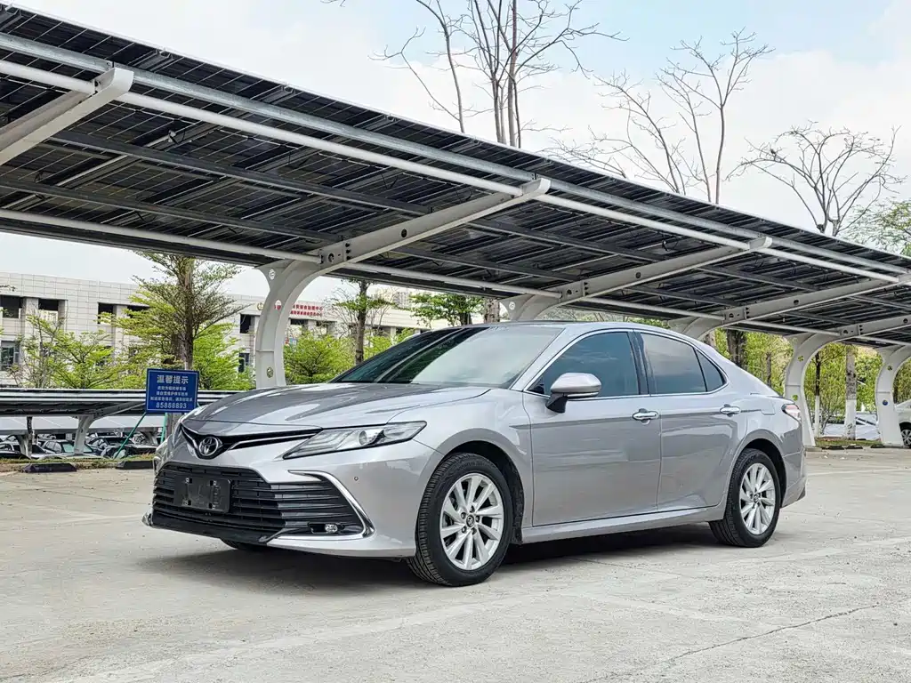 Toyota Camry 2022 — фото 2