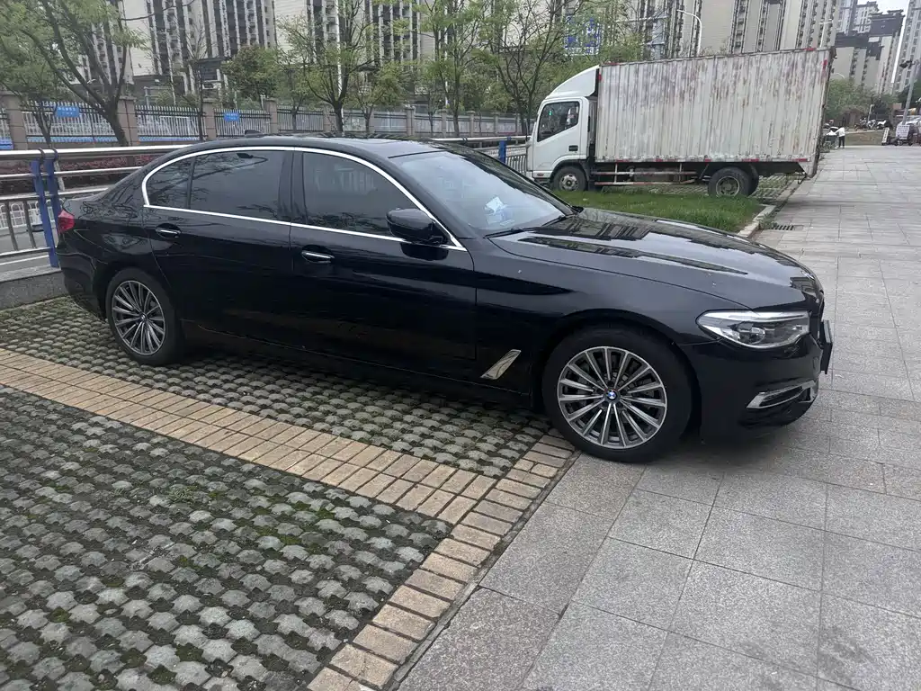 BMW 5 Series 2018 — фото 2