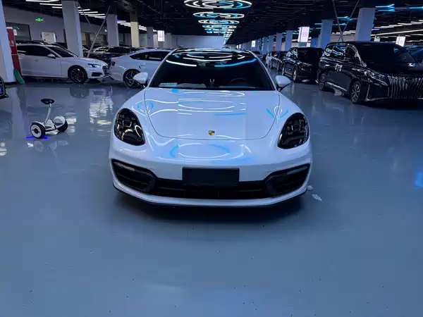 Porsche Panamera 2023
