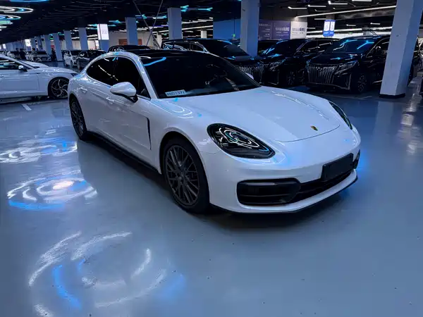 Porsche Panamera 2023