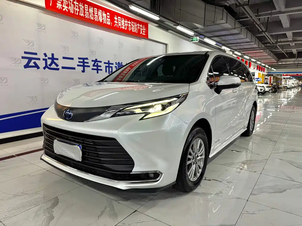 Toyota Sienna 2022 — фото 2