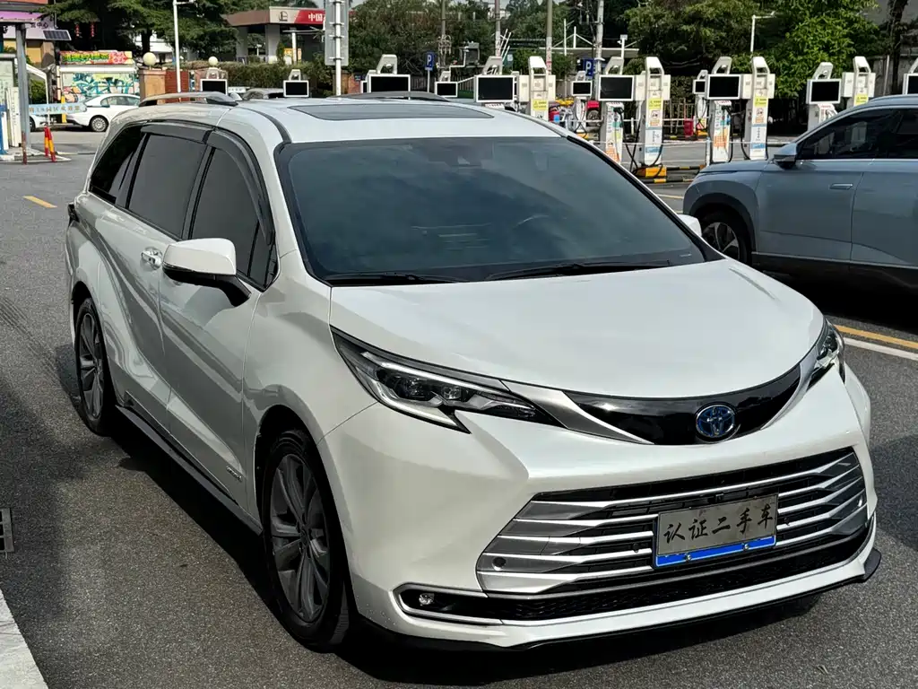 Toyota Sienna 2023 — фото 3