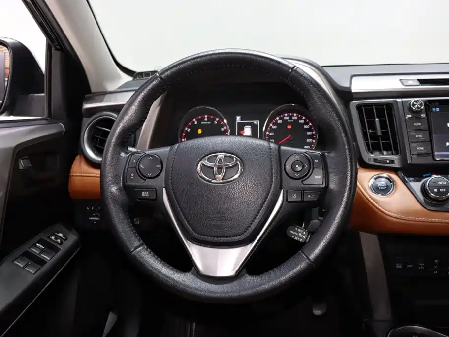 Toyota RAV4 2018 — фото 13