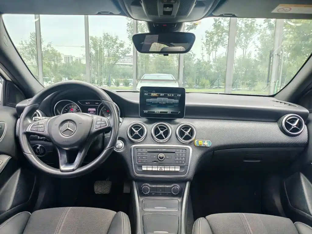 Mercedes-Benz A-Class 2017 — фото 16