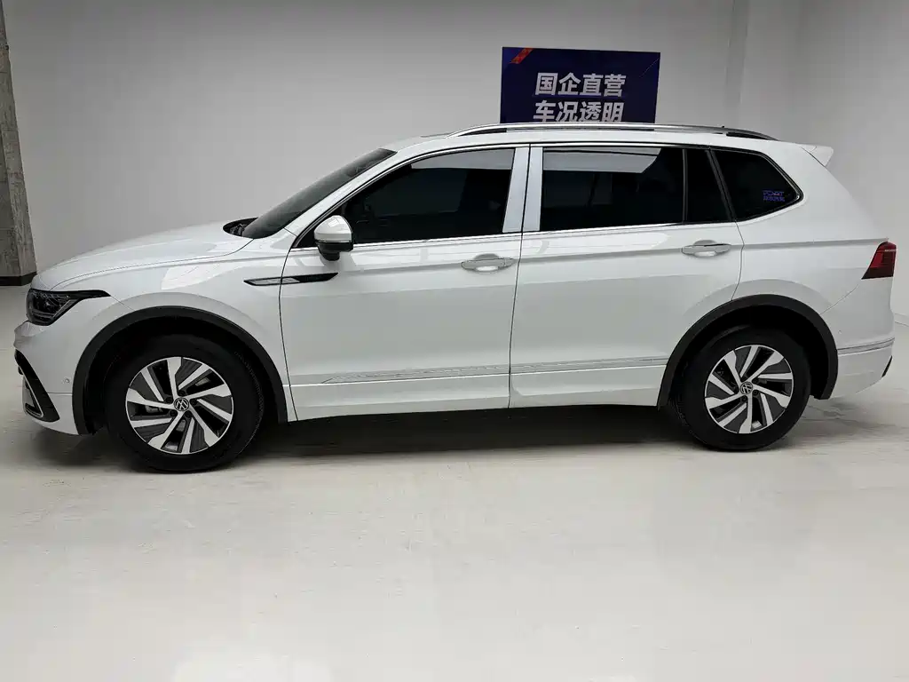 Volkswagen Tiguan L Plug-In Hybrid 2024 — фото 9