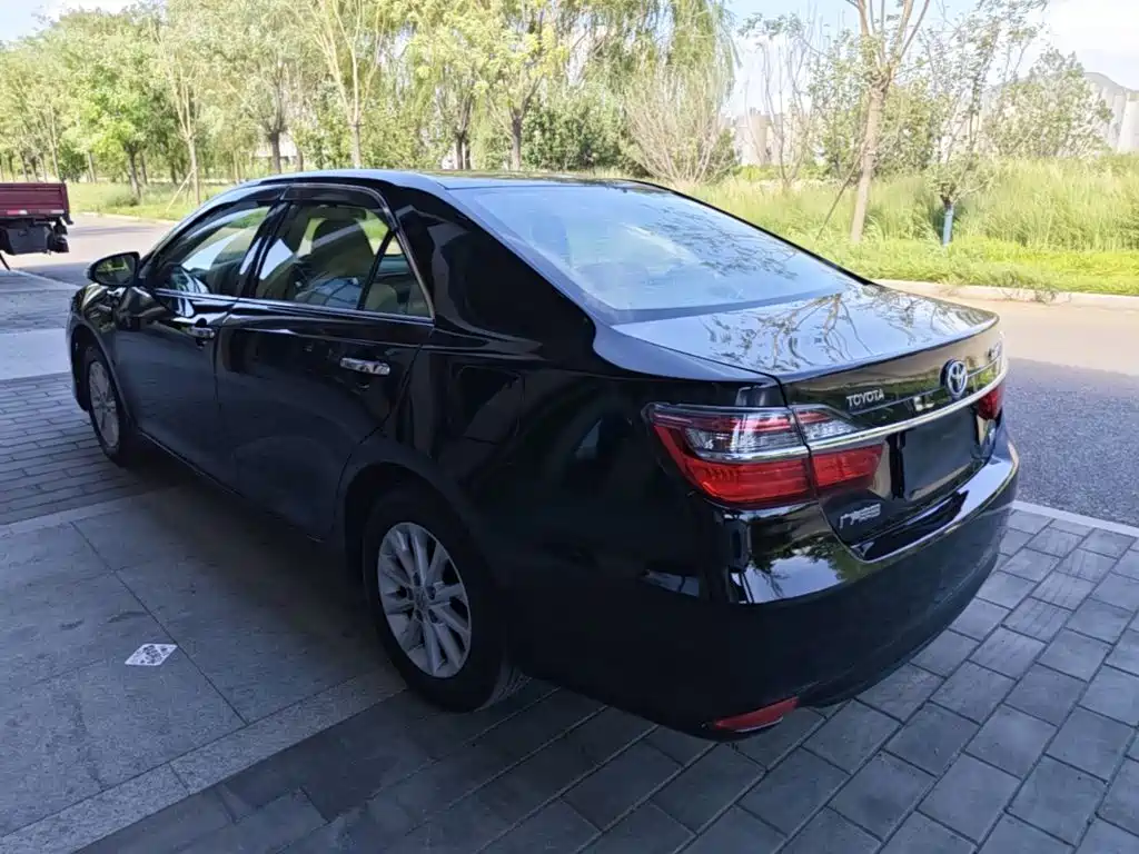Toyota Camry 2015 — фото 5
