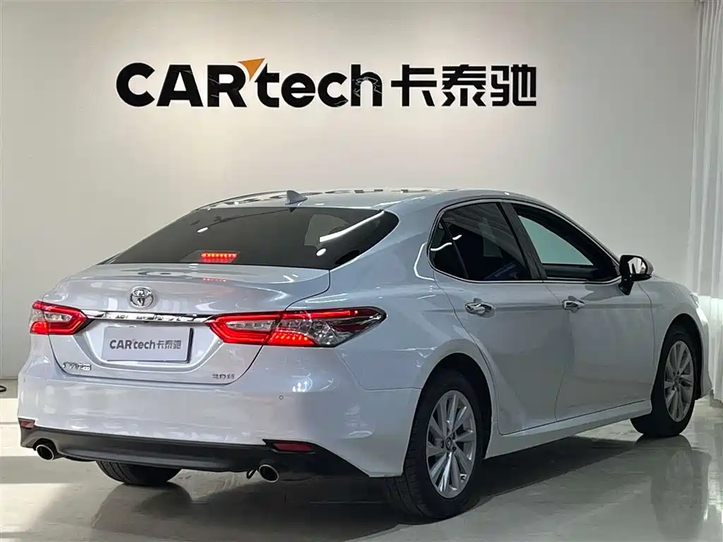 Toyota Camry 2021 — фото 4