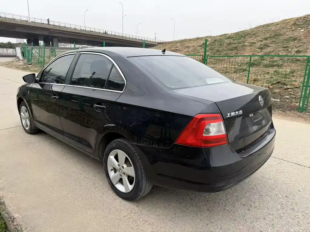 Skoda Rapid 2013 — фото 14