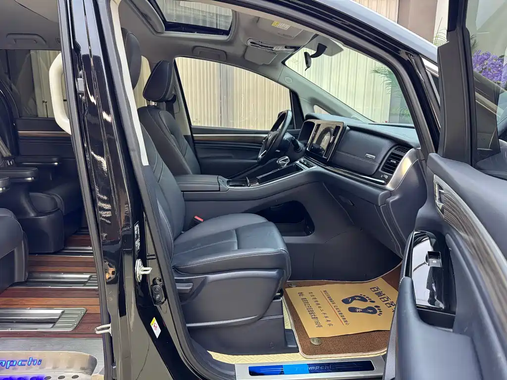 GAC Motor Trumpchi M8 2022 — фото 12