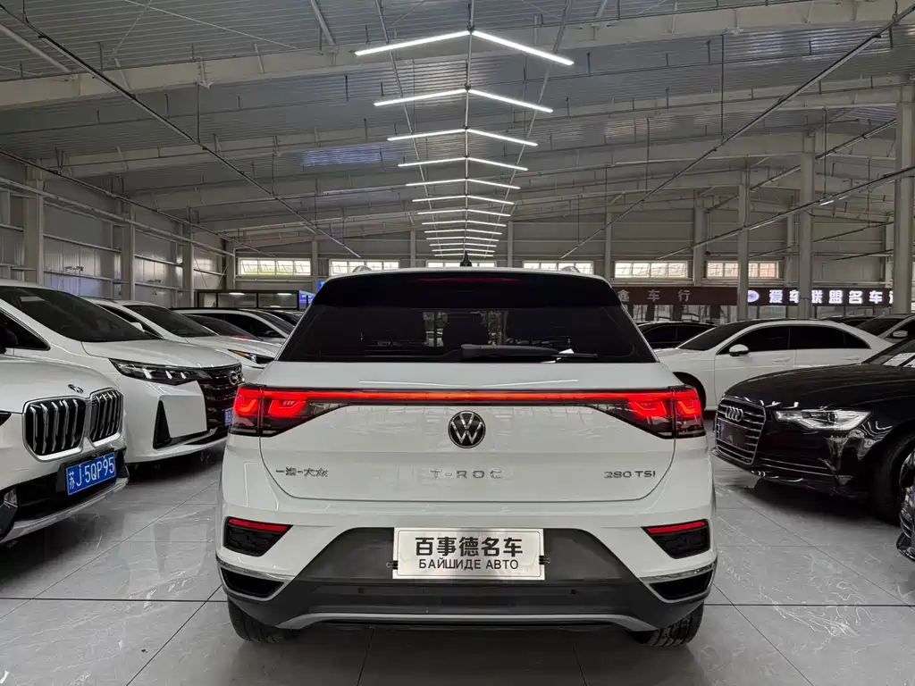 Volkswagen T-Roc 2023 — фото 8