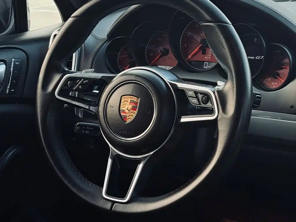 Porsche Cayenne 2015 — фото 11