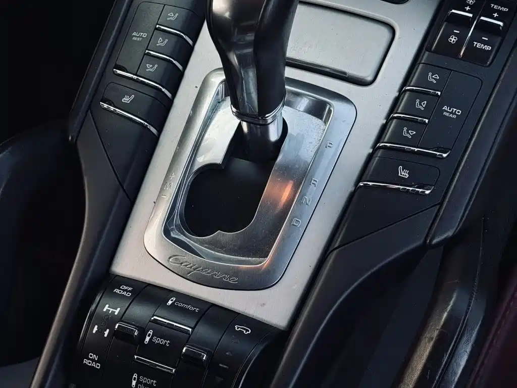 Porsche Cayenne 2015 — фото 10