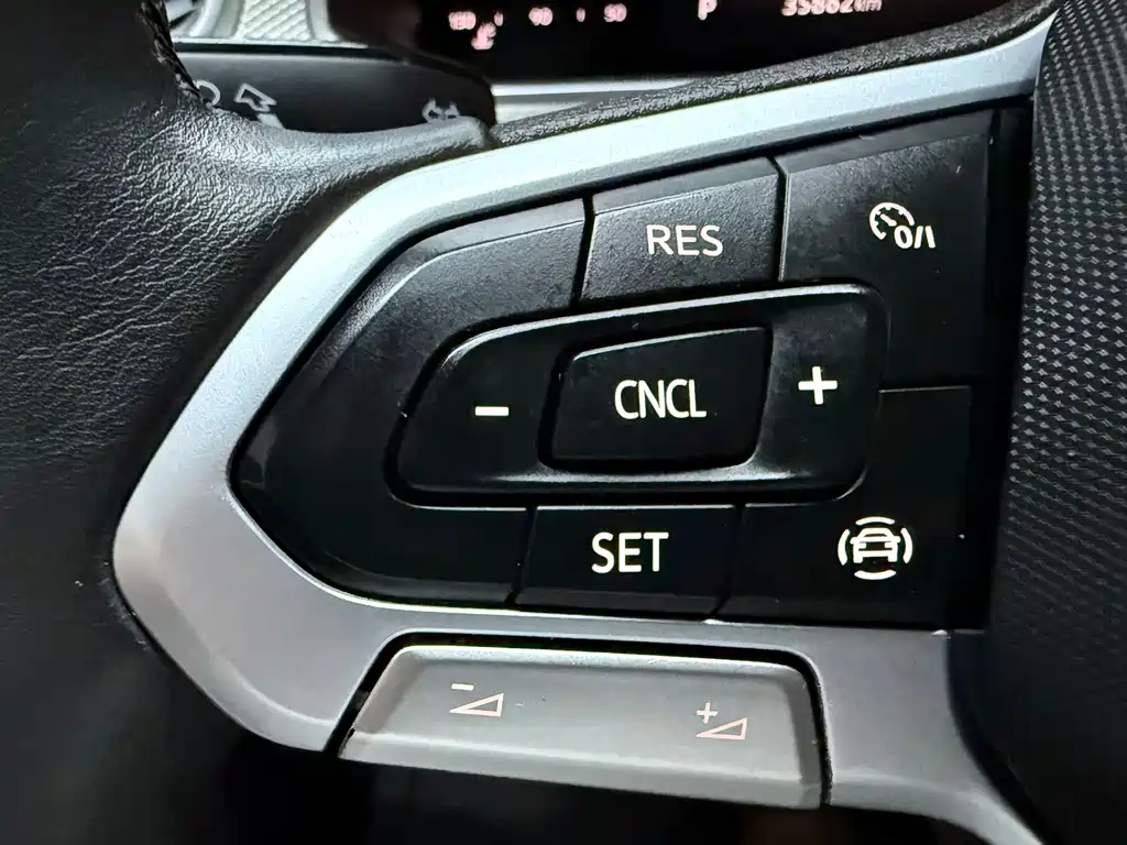 Volkswagen T-Roc 2023 — фото 13