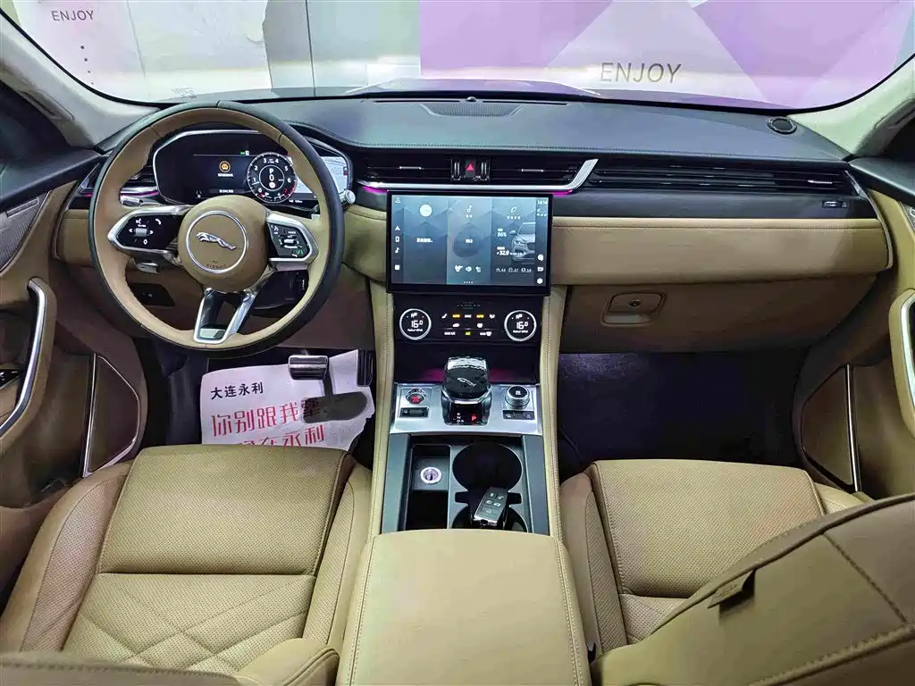 Jaguar F-PACE 2023 — фото 12