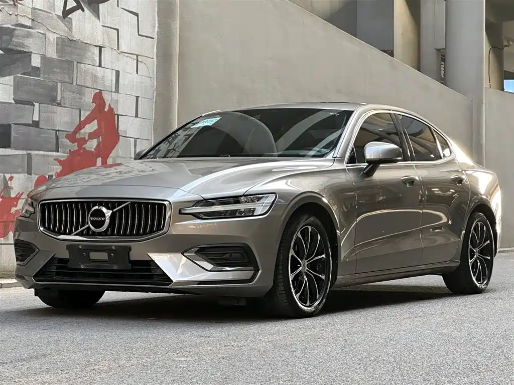 Volvo S60 2021 — фото 1