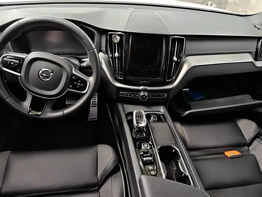 Volvo XC60 PHEV 2021 — фото 11