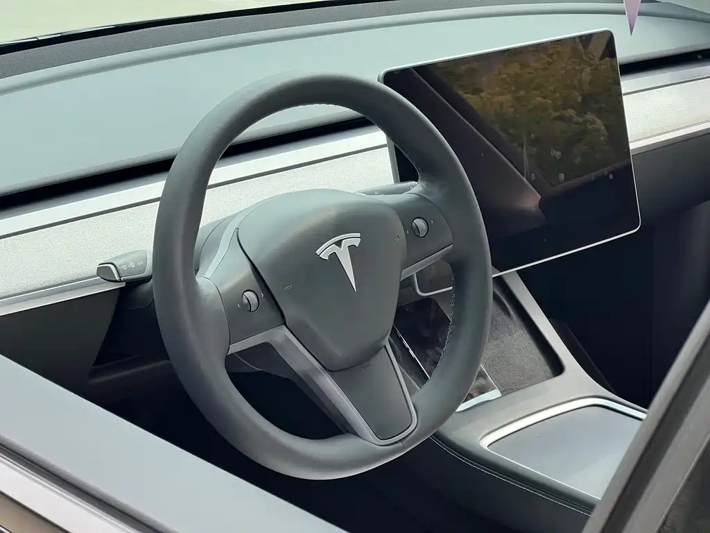 Tesla Model Y 2023 — фото 10