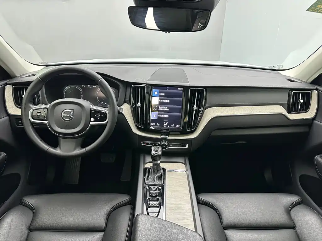 Volvo XC60 2021 — фото 5