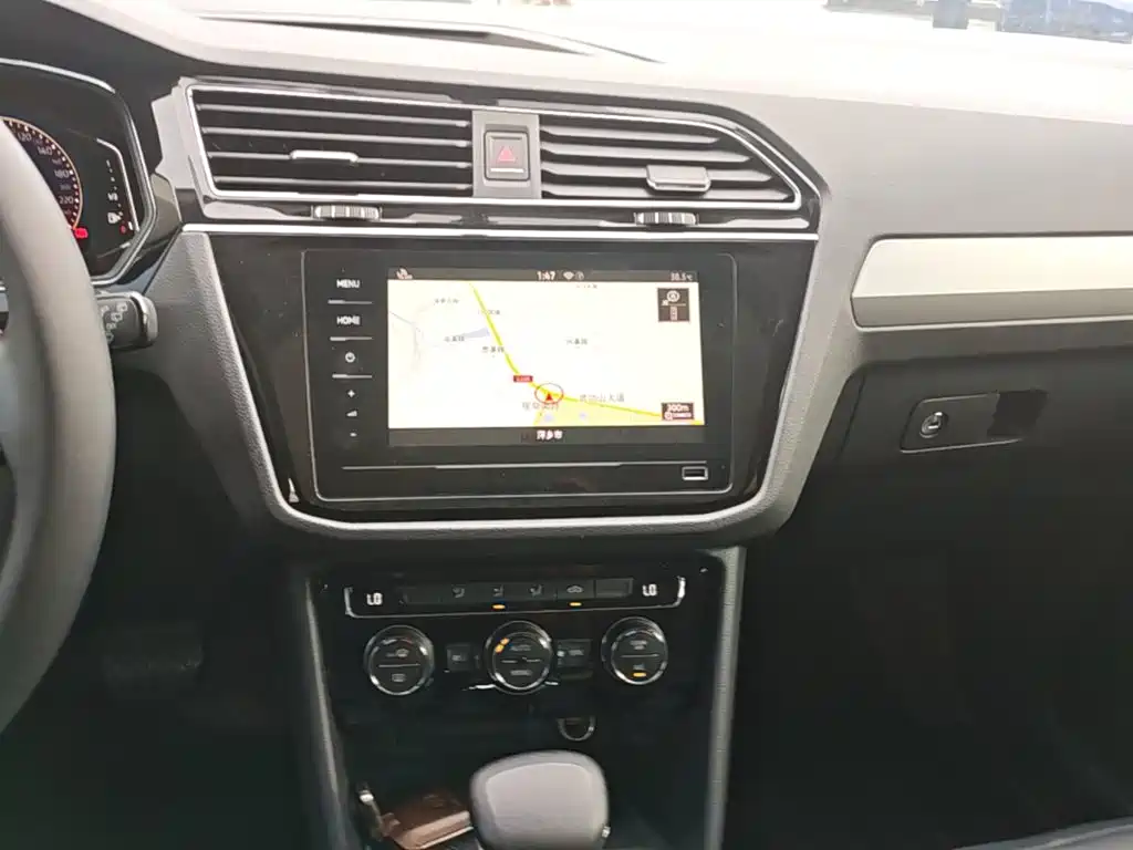 Volkswagen Tiguan L 2021 — фото 13