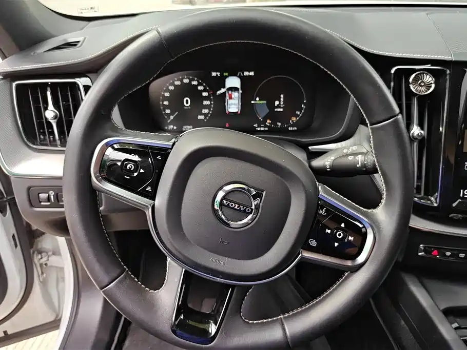 Volvo XC60 PHEV 2021 — фото 14