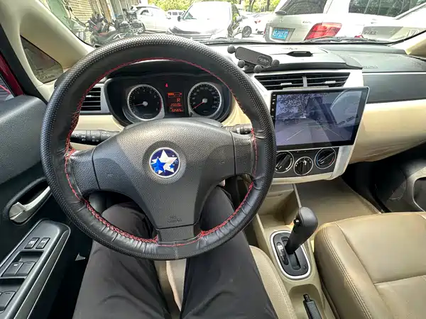 Venucia R50 2013