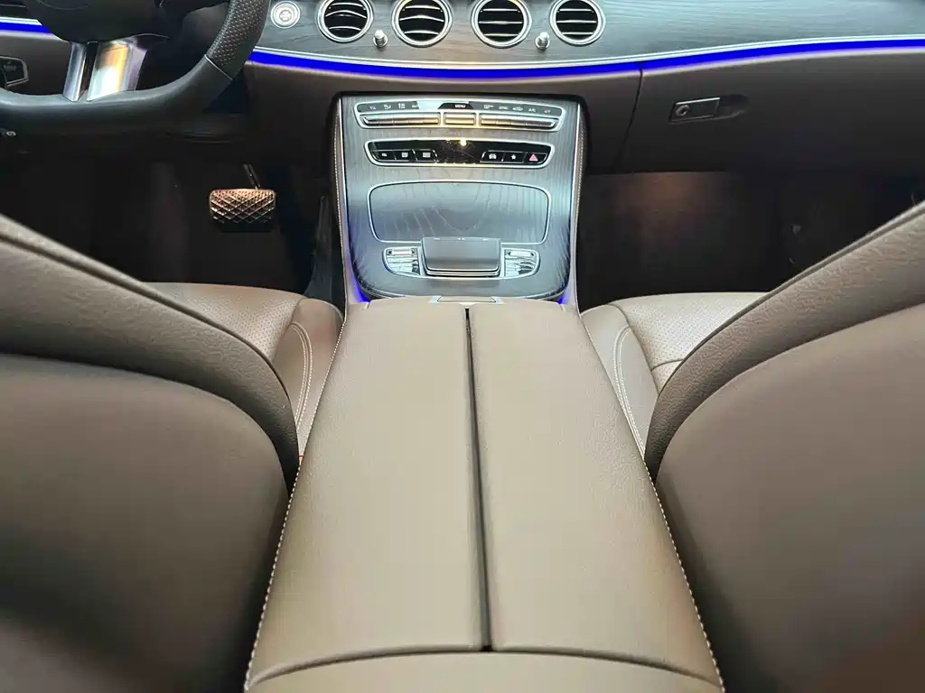 Mercedes-Benz E-Class 2024 — фото 15