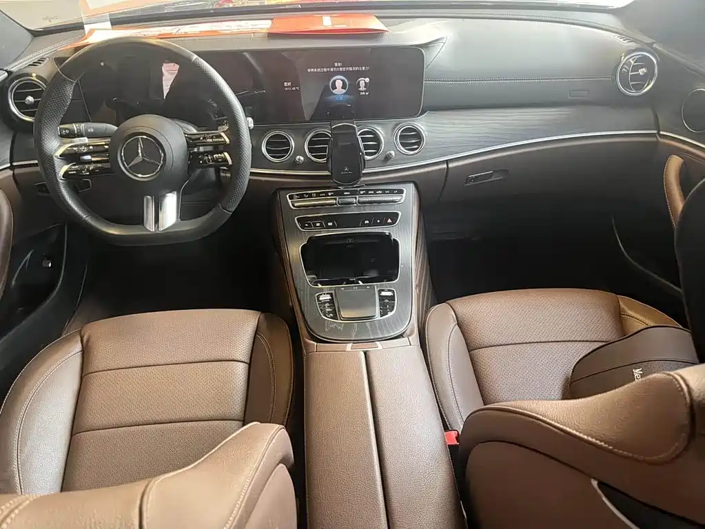 Mercedes-Benz E-Class 2023 — фото 11