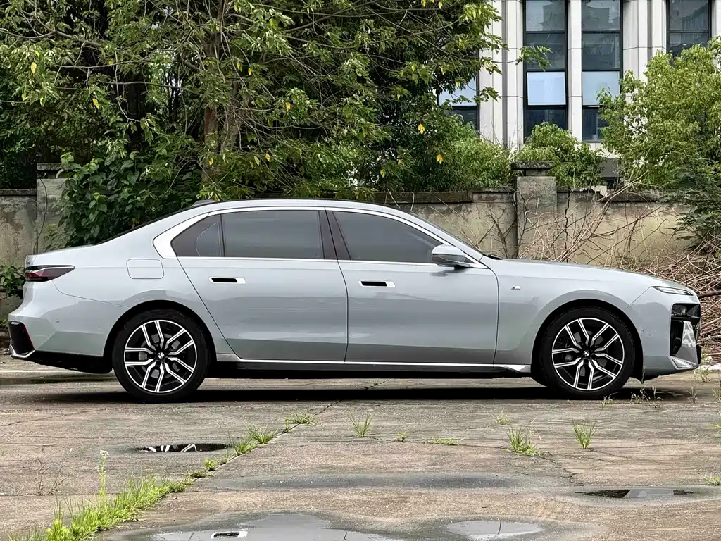 BMW 7 Series 2024