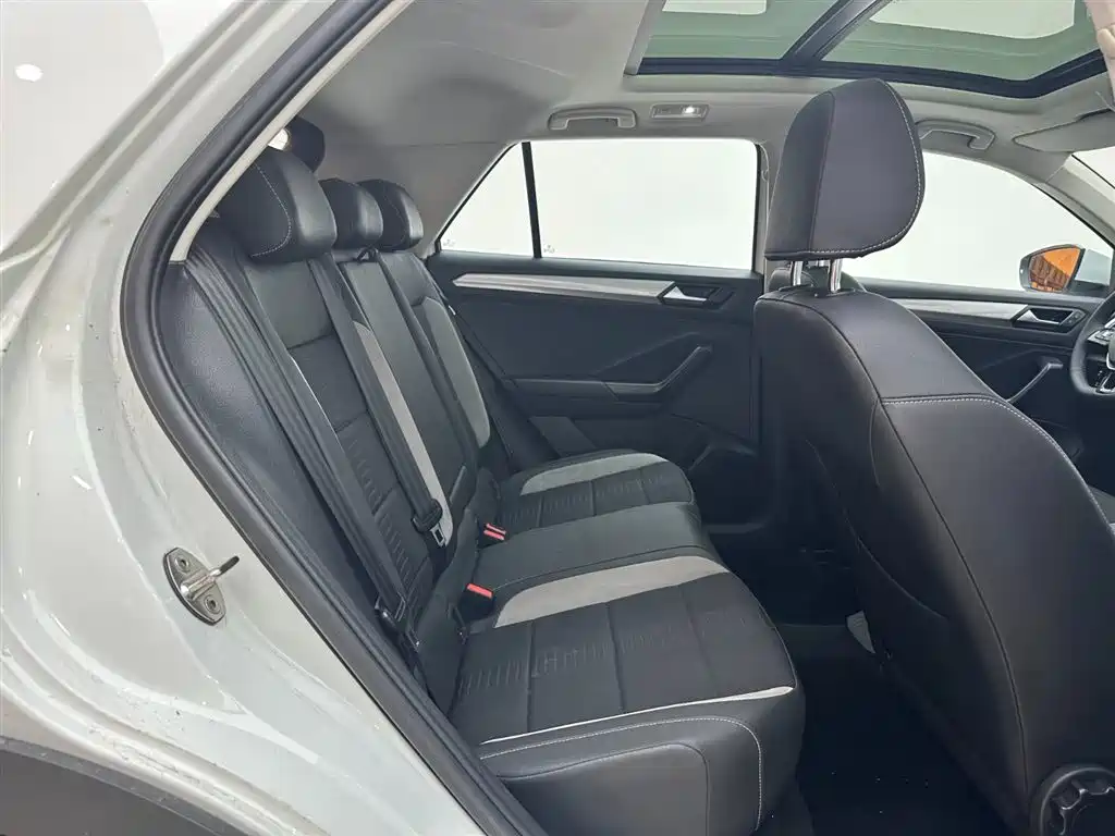 Volkswagen T-Roc 2022 — фото 14