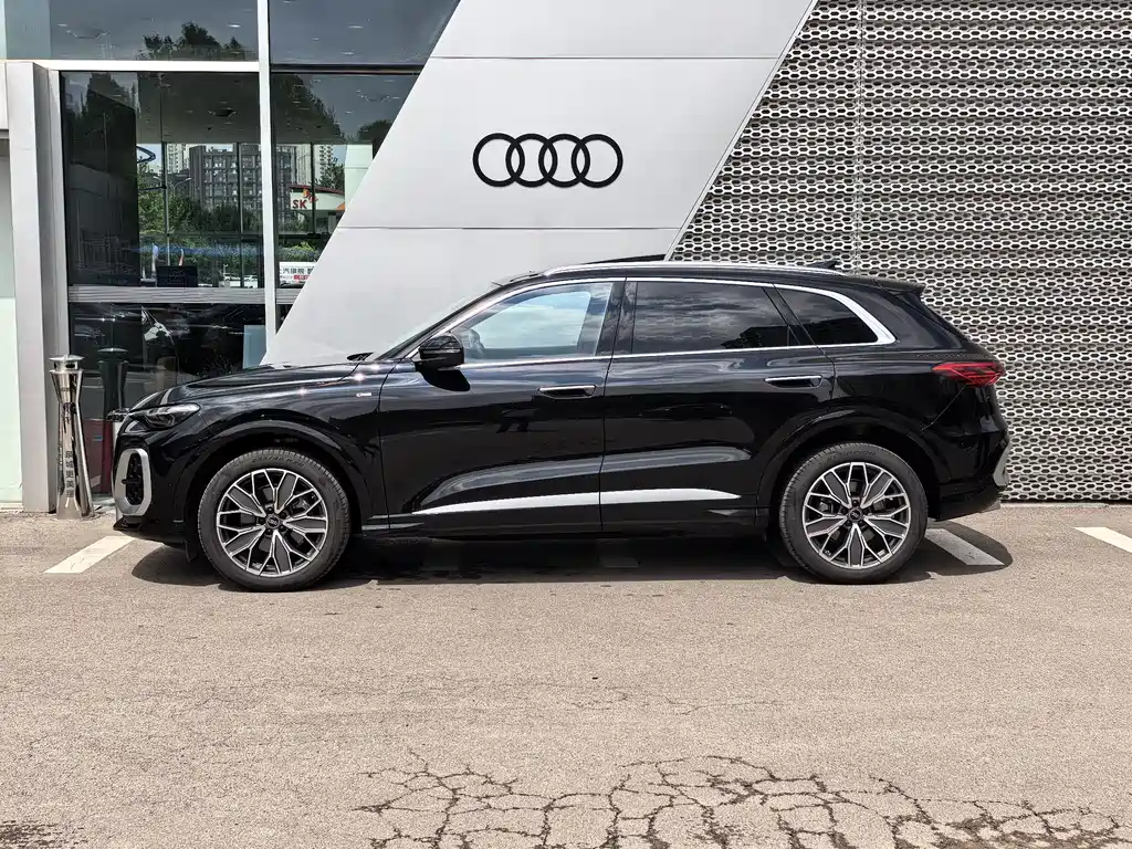 Audi Q5L 2025 — фото 21