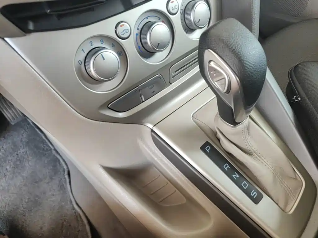 Ford Focus 2014 — фото 14