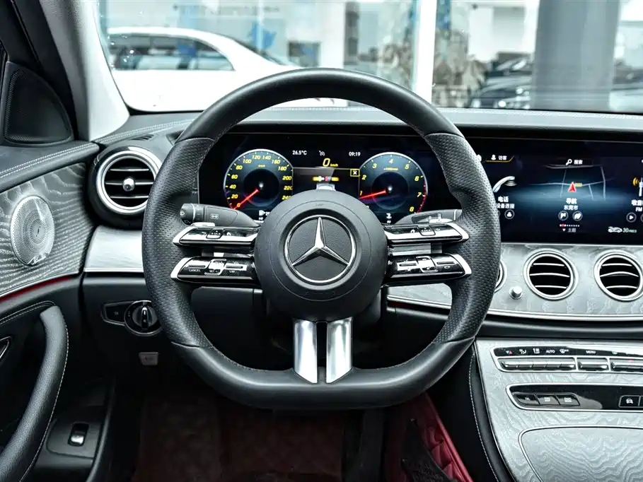 Mercedes-Benz E-Class 2021 — фото 19