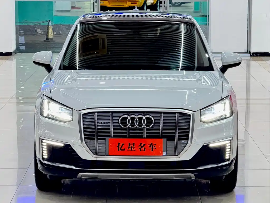 Audi Q2L e-tron 2021 — фото 4