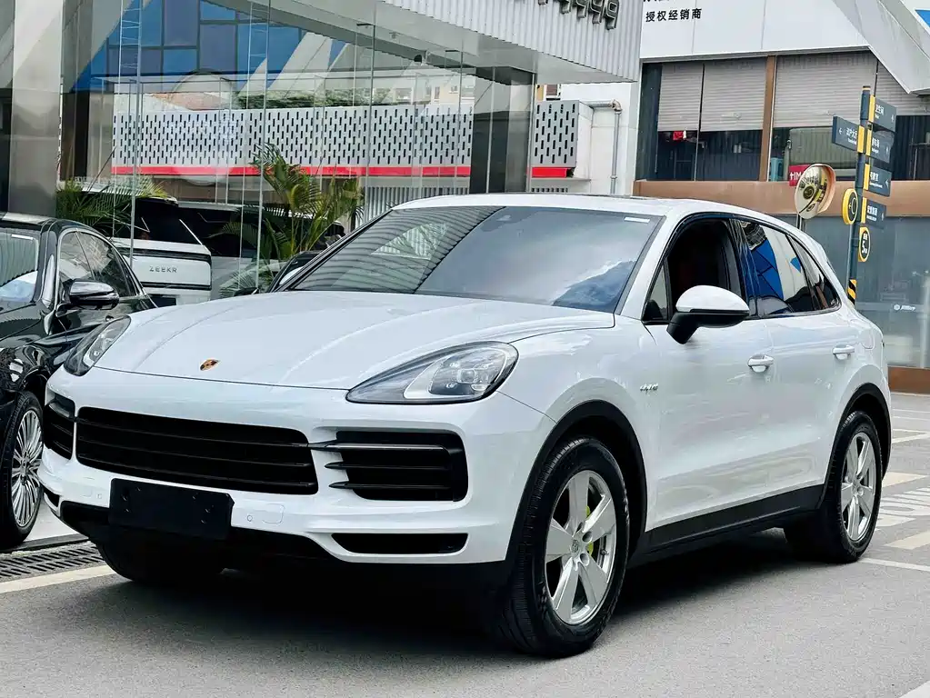 Porsche Cayenne Hybrid 2022