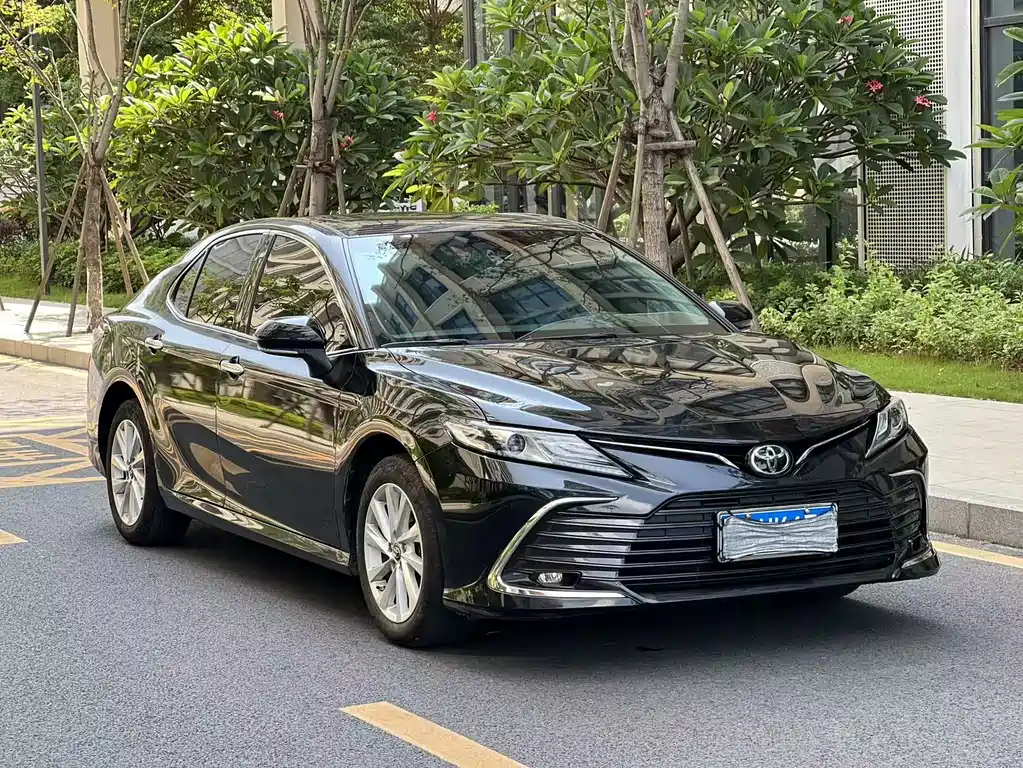 Toyota Camry 2023 — фото 2