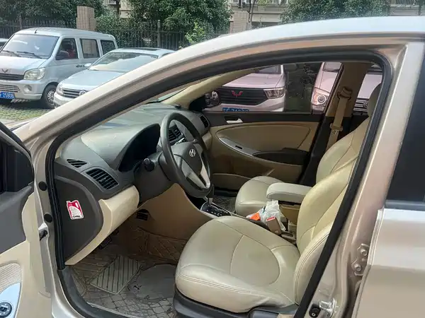 Hyundai Accent 2012